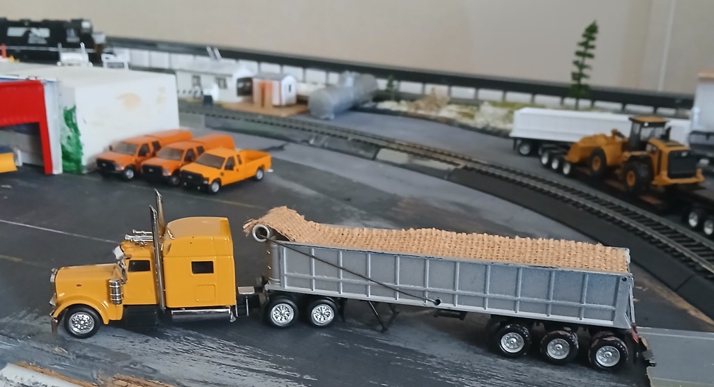 Peterbilt 389, Yellow, 36' dump trailer 3 axle, 